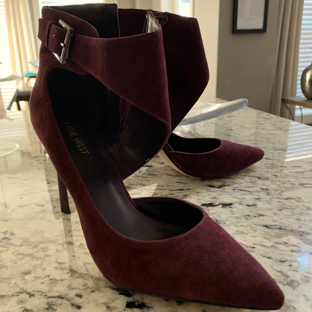 Nine West wrap pump